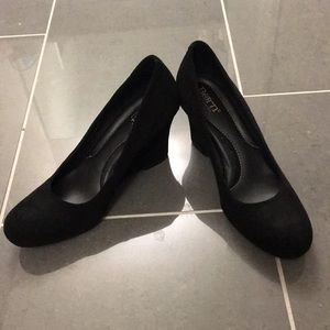 Born black wedges, size 7.5.
